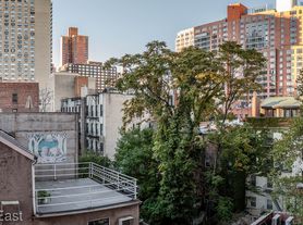 251 E 32nd St