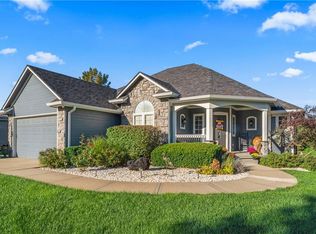 636 SW Lakeview Dr, Grain Valley, MO 64029