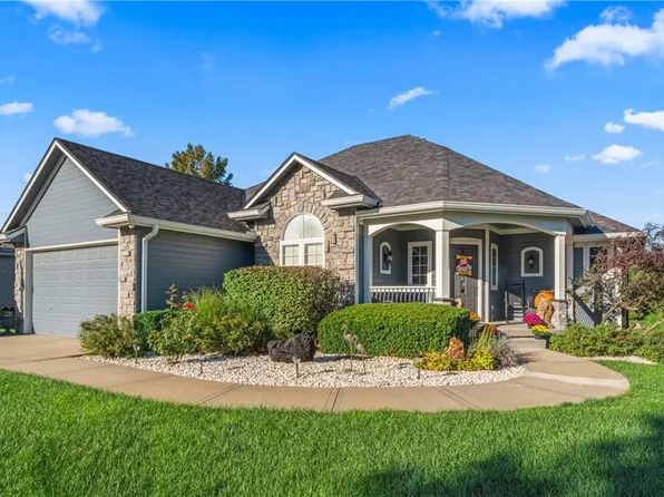 636 SW Lakeview Dr, Grain Valley, MO 64029