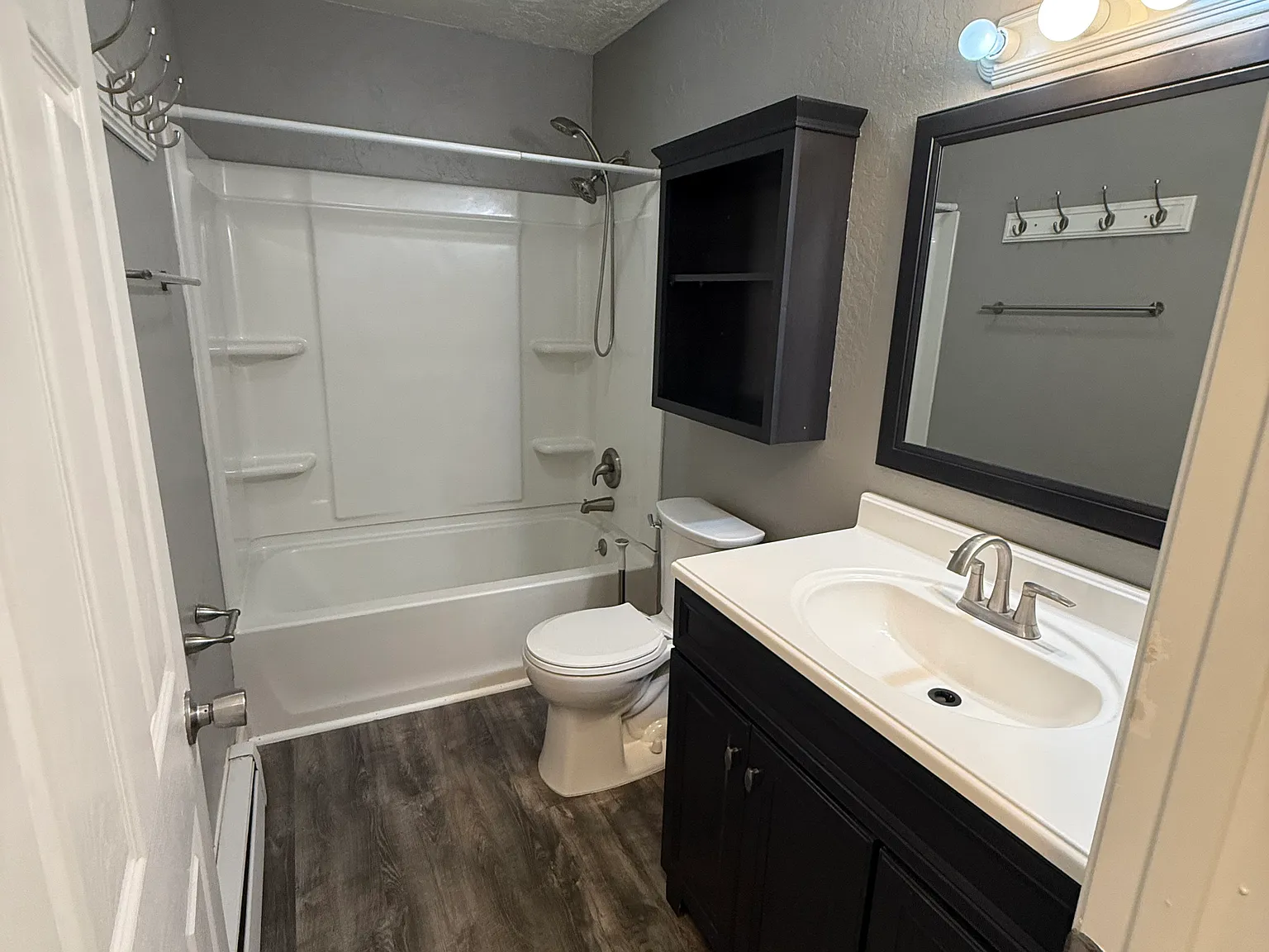 3 bed, 1300 sqft, $2,100 — Photo 4