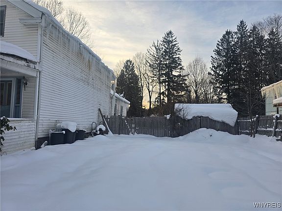 3rd image of 30 Chapel St