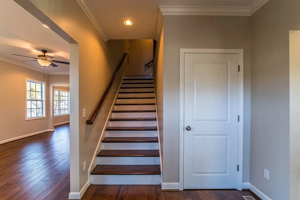 Large 4 Bed/2.5 Bath Home W/ Bonus Room — Photo 3