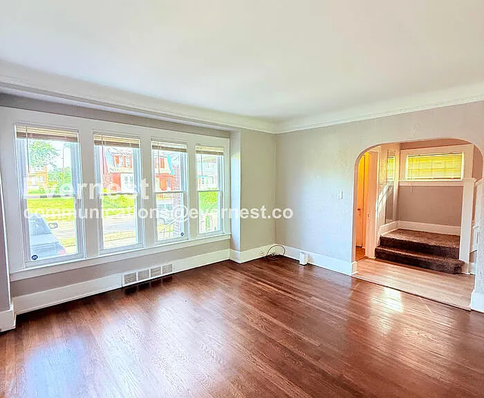 2047 Seward Ave — Photo 8
