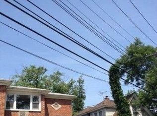 16258 Pidgeon Meadow Rd, Flushing, NY 11358