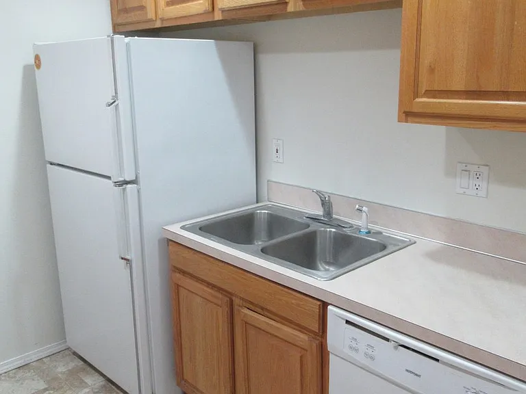 Large Three Bedroom Duplex in Keizer! — Photo 5