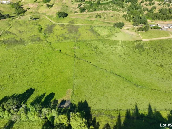 955 Kester Rd, Roseburg, OR 97470