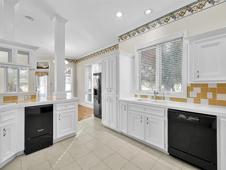 28 Waters Edge St — Photo 4