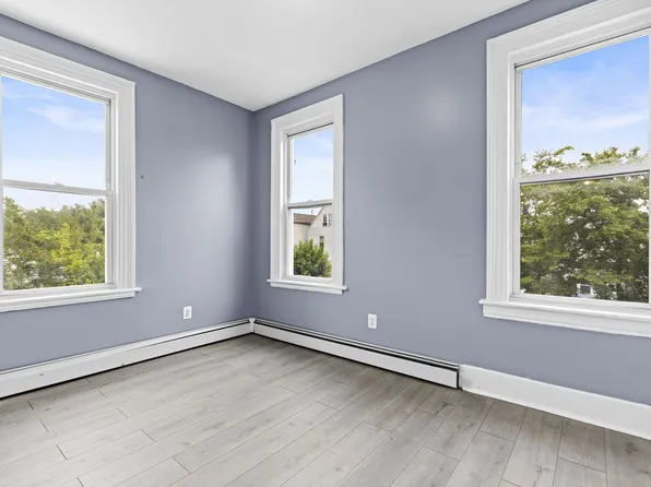 209 Danforth Avenue image 10 of 15