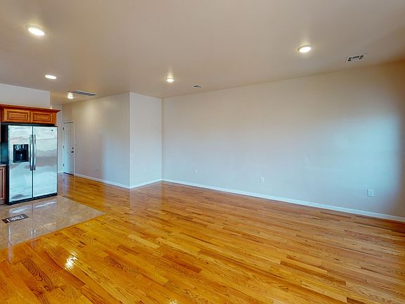 5th image of 32 Bennett St #2