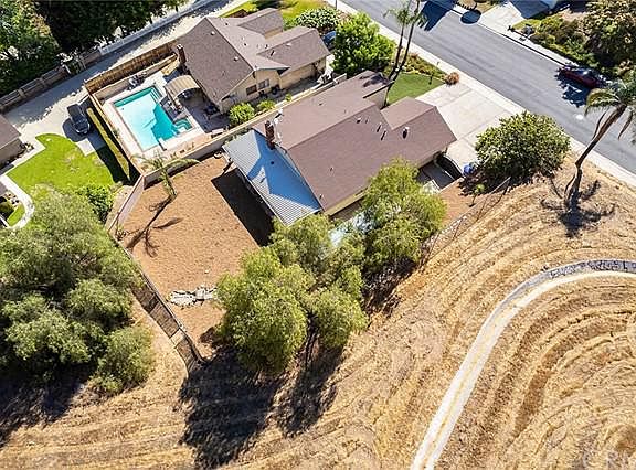 4th image of 1177 Blue Grass Pl