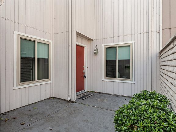 3rd image of 2363 South Dr