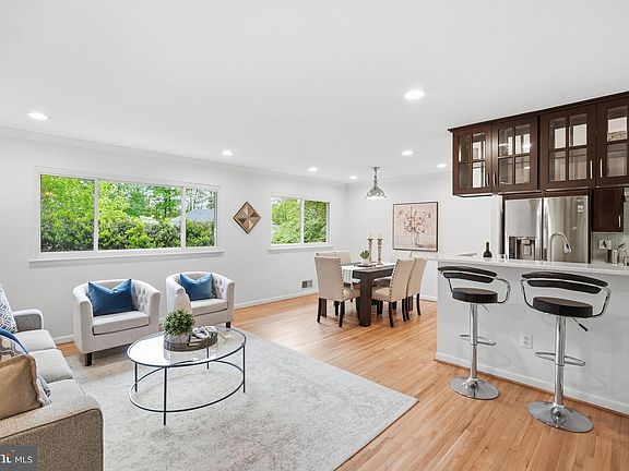 5th image of 748 Beall Ave