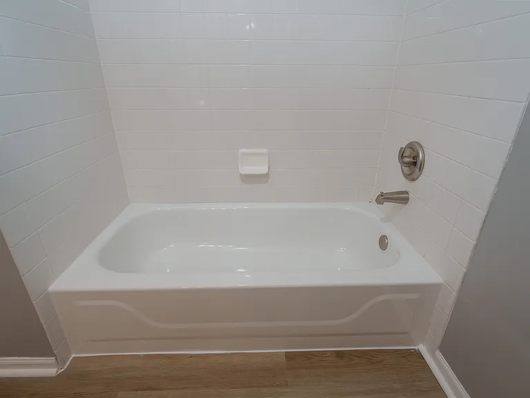 1039 Woodview Ct — Photo 14