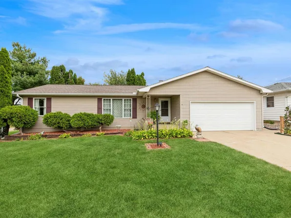 1147 N 11th St, Clinton, IA 52732