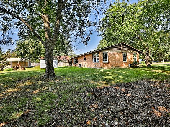 4th image of 3660 Clarksville St