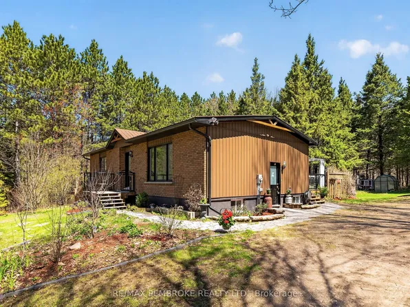 1346 Station Hill Rd, Laurentian Valley, ON K8A 6W7