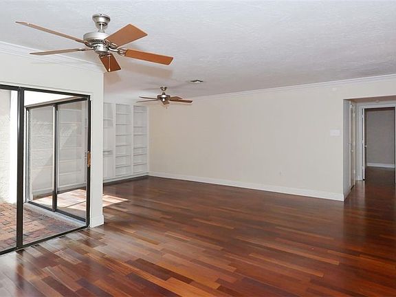 4th image of 3924 Glen Oaks Manor Dr