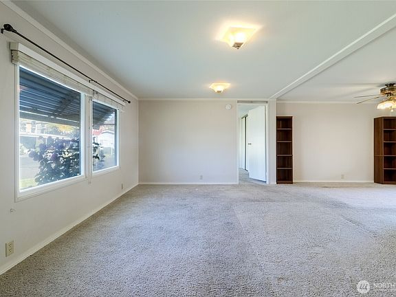 3rd image of 826 SE Scenic View Drive