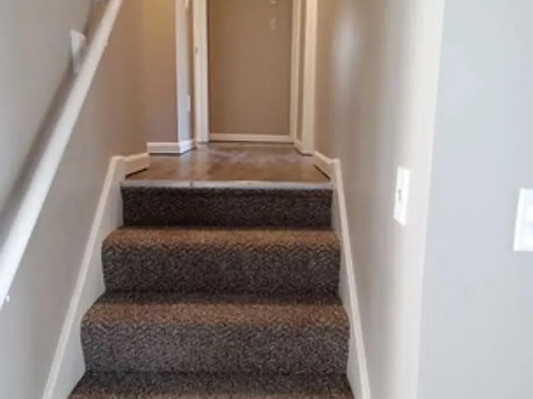 2409 NE Carousel Cir — Photo 8