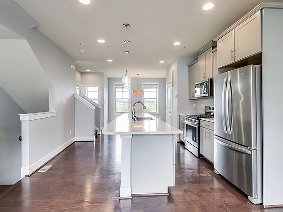 3rd image of 22832 Cabin Branch Ave