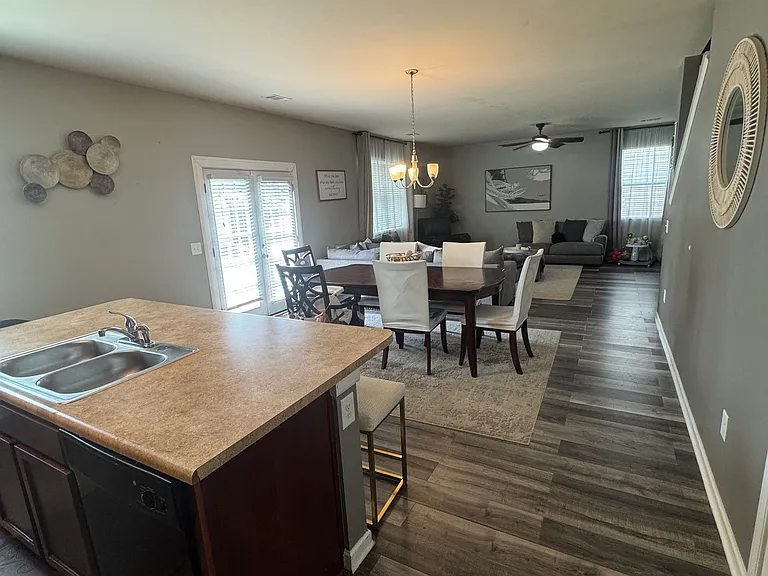 211 Flowing Meadows Dr — Photo 2