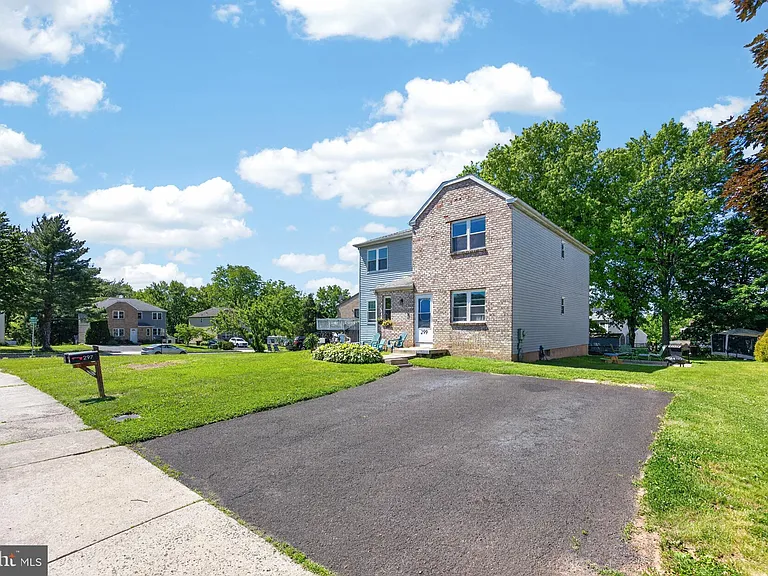 299 Florence Dr — Photo 25