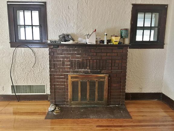 4th image of 839 Edgecumbe Ave