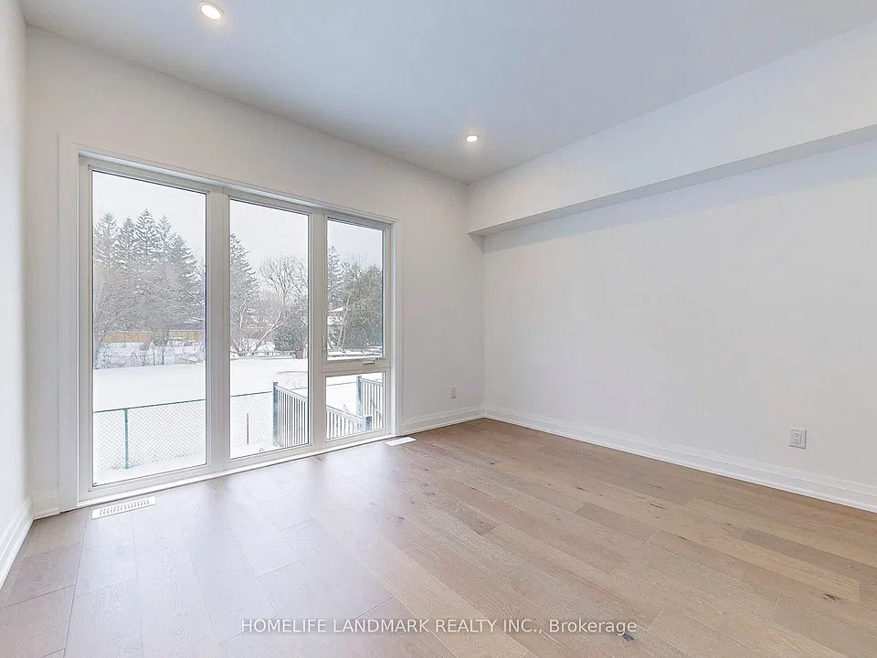 22 Persica St #LOWER