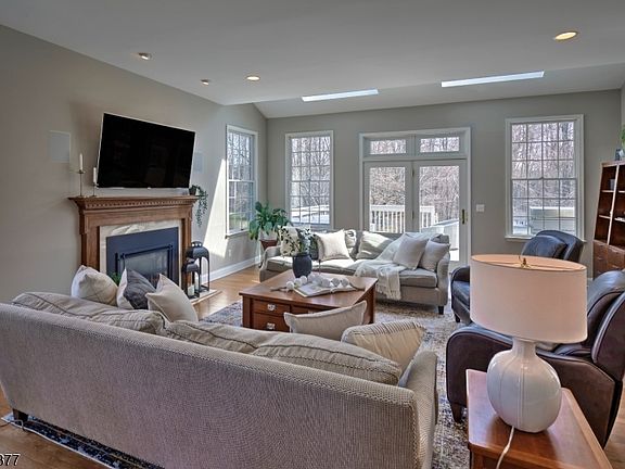 5th image of 14 Shadowbrook Way