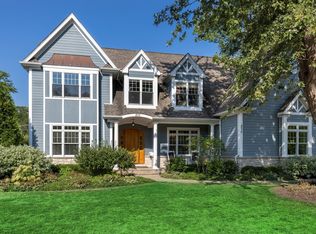 270 Thackeray Ln, Northfield, IL 60093