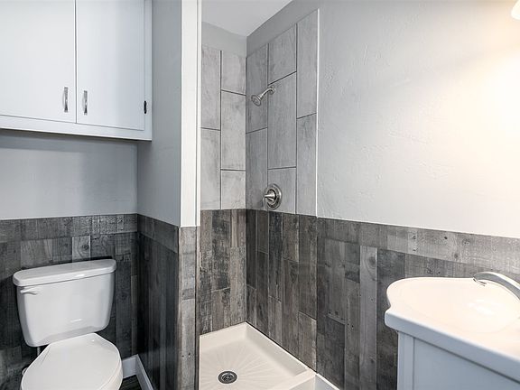 4th image of 628 E Rockwell Ave