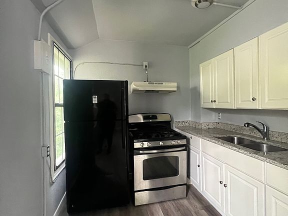 4th image of 127 Sandmeyer St #6