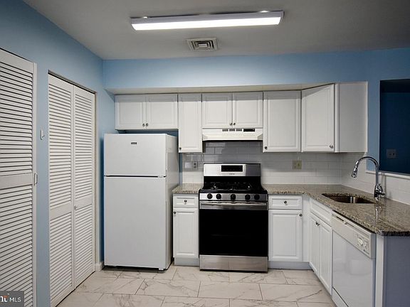 3rd image of 1019 Latona St APT 1