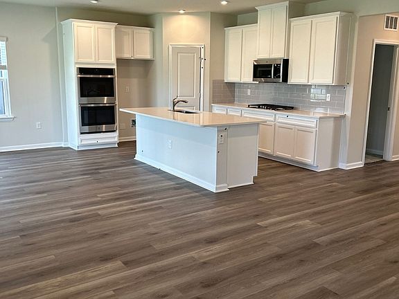 2nd image of 190 Tower Ct