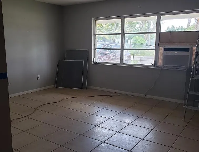 1420 Kimdale St E — Photo 9