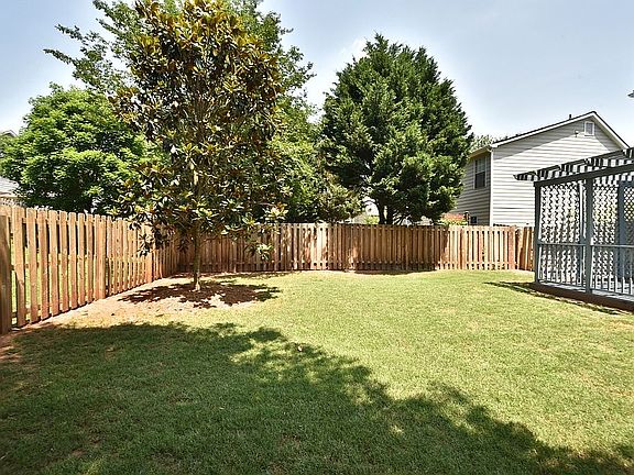 4th image of 1200 Primrose Dr