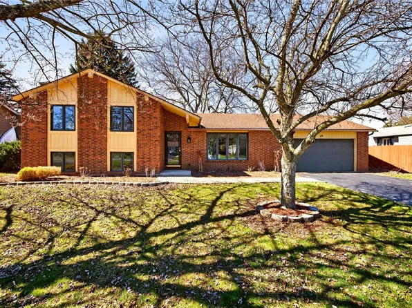 19 Chimney Hill Rd, Rochester, NY 14612