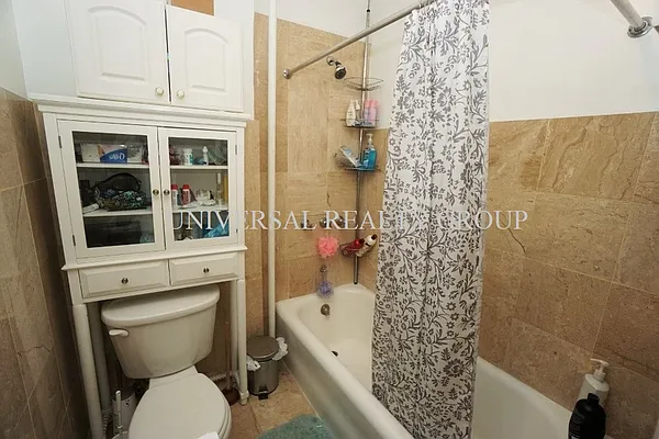 Rented by Universal Realty Group | media 4