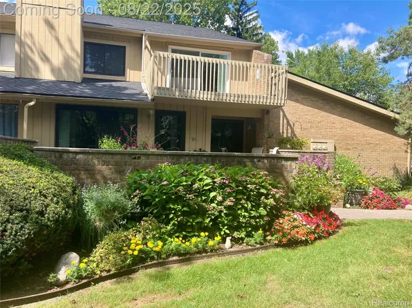 1545 S Hill Blvd, Bloomfield Hills, MI 48304