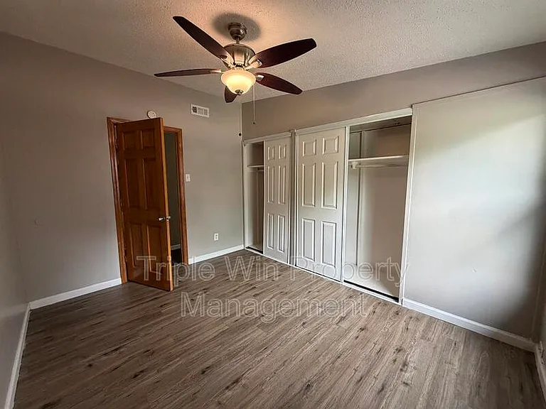 810 Saint Anthony Ln — Photo 23