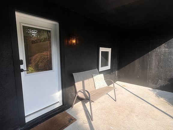 5th image of 266 Malletts Bay Ave #C