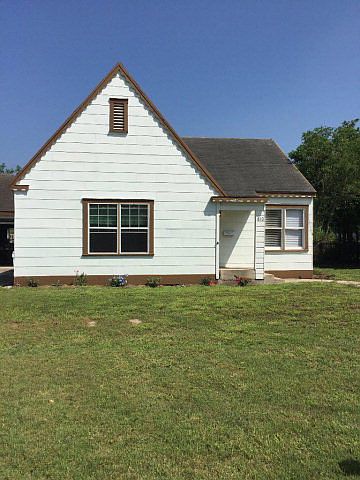 1st image of 810 E Warren Ave