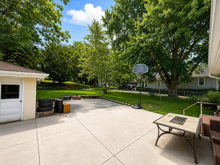 2506 Chandler Rd E — Photo 14