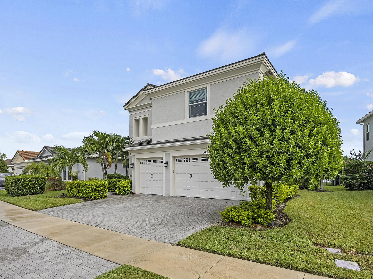 5 bed, 4.0 bath, 3330 sqft, $4,500 — Photo 2