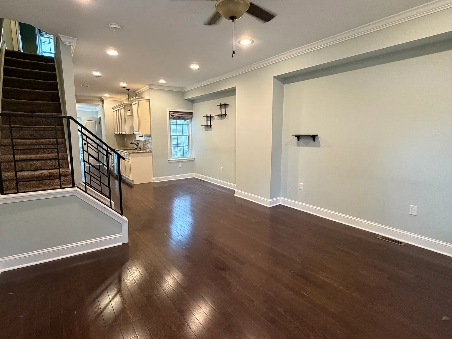 3 bed, 1.5 bath, 1086 sqft, $2,600 — Photo 4