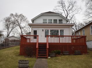 521 Mineral Springs Dr, McHenry, IL 60051