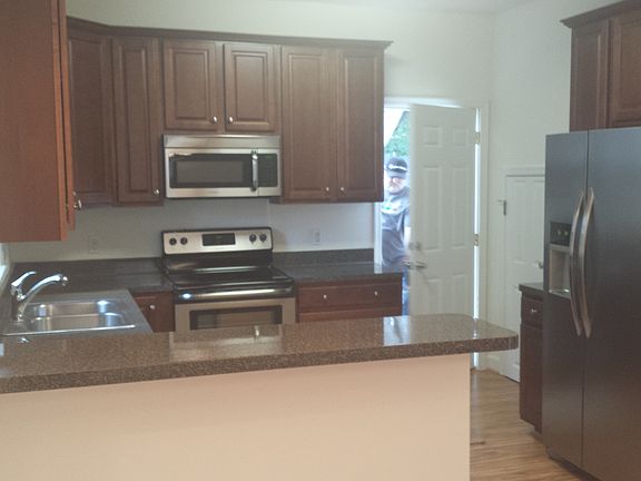 3rd image of 108 Lasalle Ave