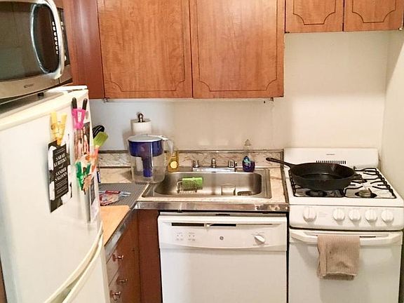 4th image of 1555 2nd Ave APT 3R