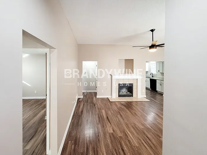 10242 Evening Hill Dr — Photo 4