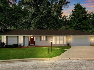3 Maple Cir, Smithville, MO 64089